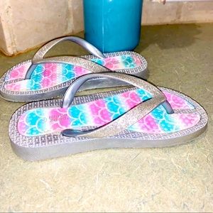 New girls shoes toddler size 10 - 11 mermaid flip flops sandals thongs glitter